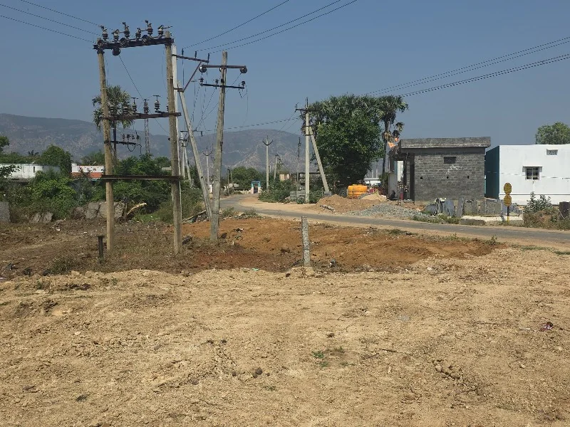 Highway frontage plots connected directly to NH-565